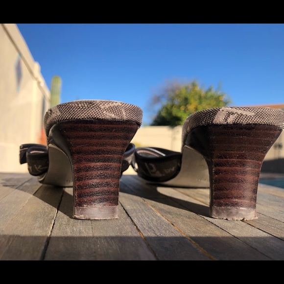 EUC VINTAGE B.by Krizia Brown Monogram Sandals Sz5 - Picture 4 of 11